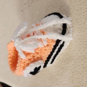 Converse Crochet Baby petite booties sz.0-3 months